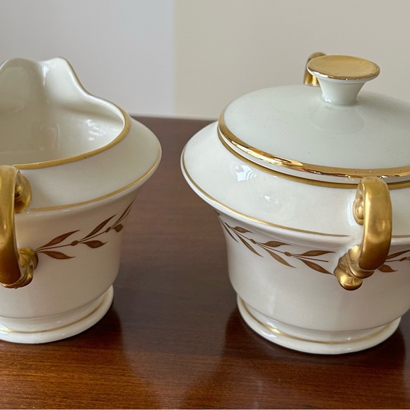 Jefferson by Old Ivory Syracuse China Gold Laurel Footed Creamer and Sugar Bowl - Picture 11 of 12